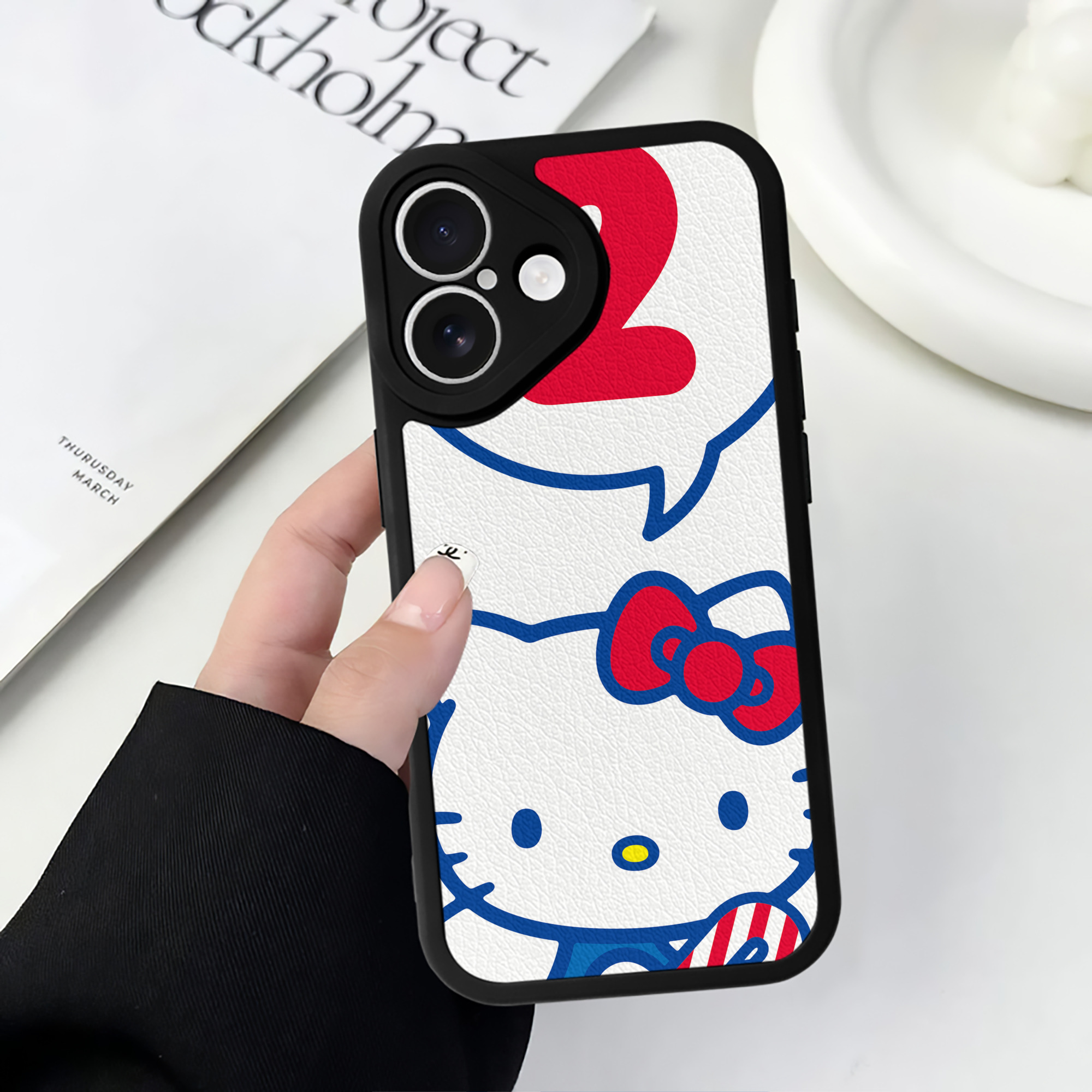 （画像用） Hello Kitty ハローキティ 【iPhone 16シリーズ対応】シリコンスマホケース（レザー調） 材質：シリコン